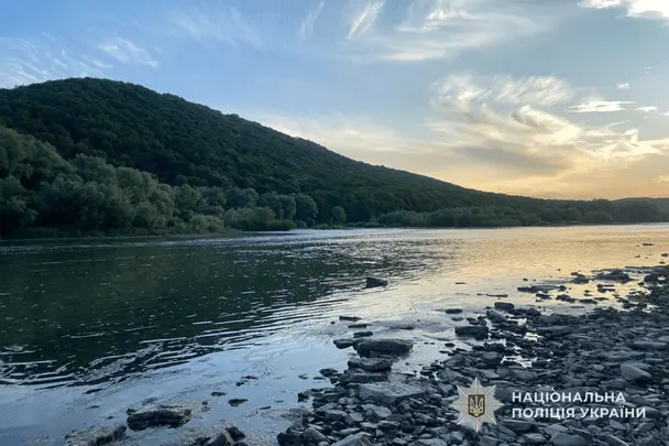 На Тернопільщині дідусь намагався врятувати онука, який тонув у Дністрі: чим закінчилося