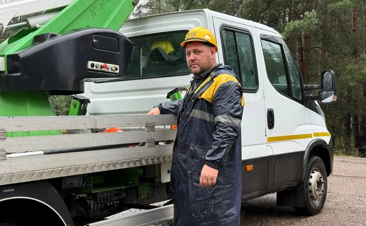 Роботи з відновлення електропостачання на Київщині тривають попри негоду