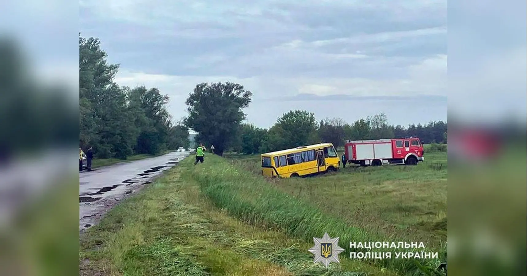 На Полтавщині у ДТП потрапив шкільний автобус: троє дітей у лікарні