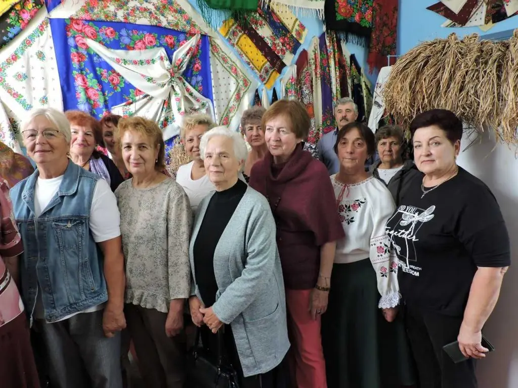 Бюджетні вояжі та клуби підтримки: як літні українці долають самотність під час війни
