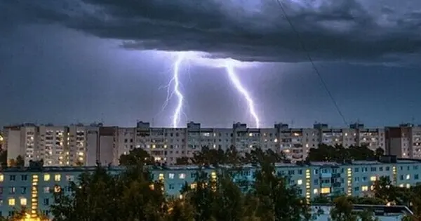 Через грозу та град львівські синоптики оголосили штормове попередження на п’ятницю