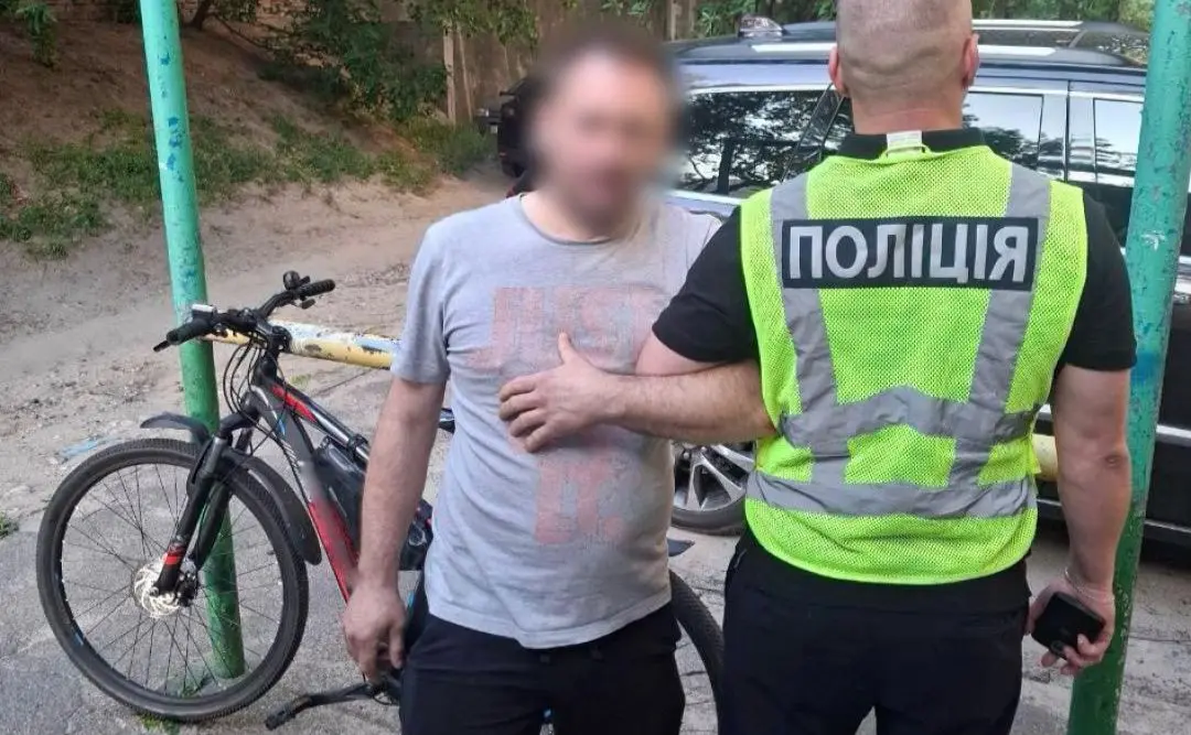 Стрільцю по машині волонтерки, що їхала з дитиною, повідомили про підозру