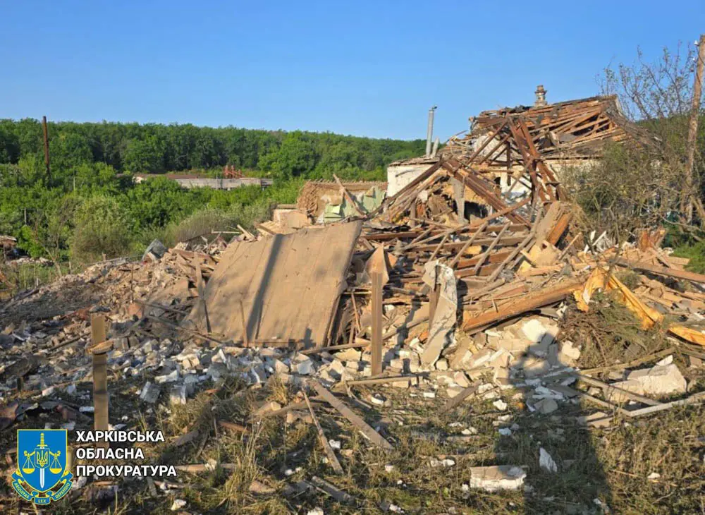 Купʼянськ вчергове зазнав російських ударів авіабомбами (фото)