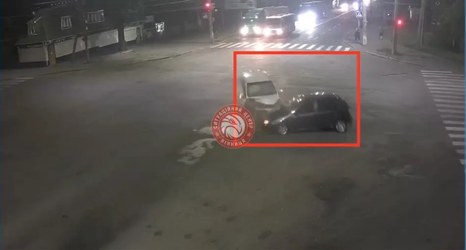На Немирівському шосе у Вінниці дві автівки зіткнулися «лоб в лоб»