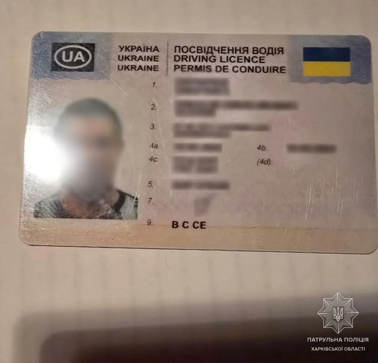 Чоловік розсікав по Салтівці з підробленими правами і порушуючи ПДР