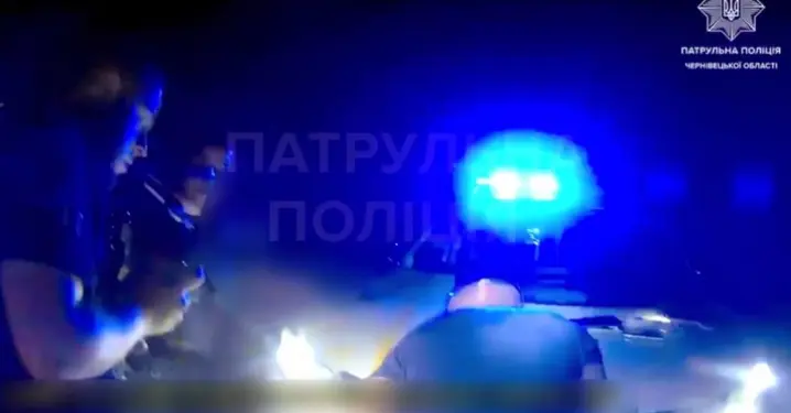 У Чернівцях спецпризначенці ТОР врятували чоловіка з пораненням шиї та затримали нападника (відео)