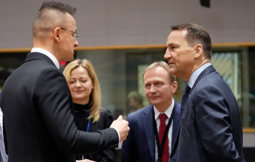Очільники МЗС Польщі й Угорщини публічно обмінялися випадами