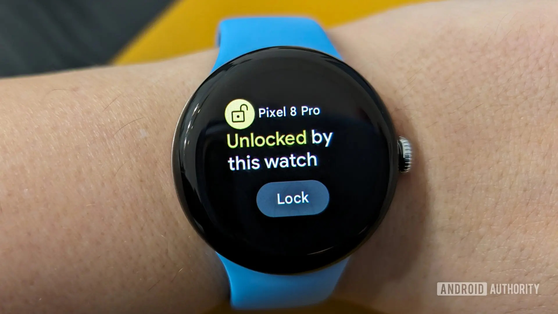 Pixel Watch зможе автоматично блокувати смартфон, якщо ви його забули