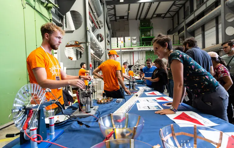 Українські фізики у CERN і в школах: наука, якою варто пишатися