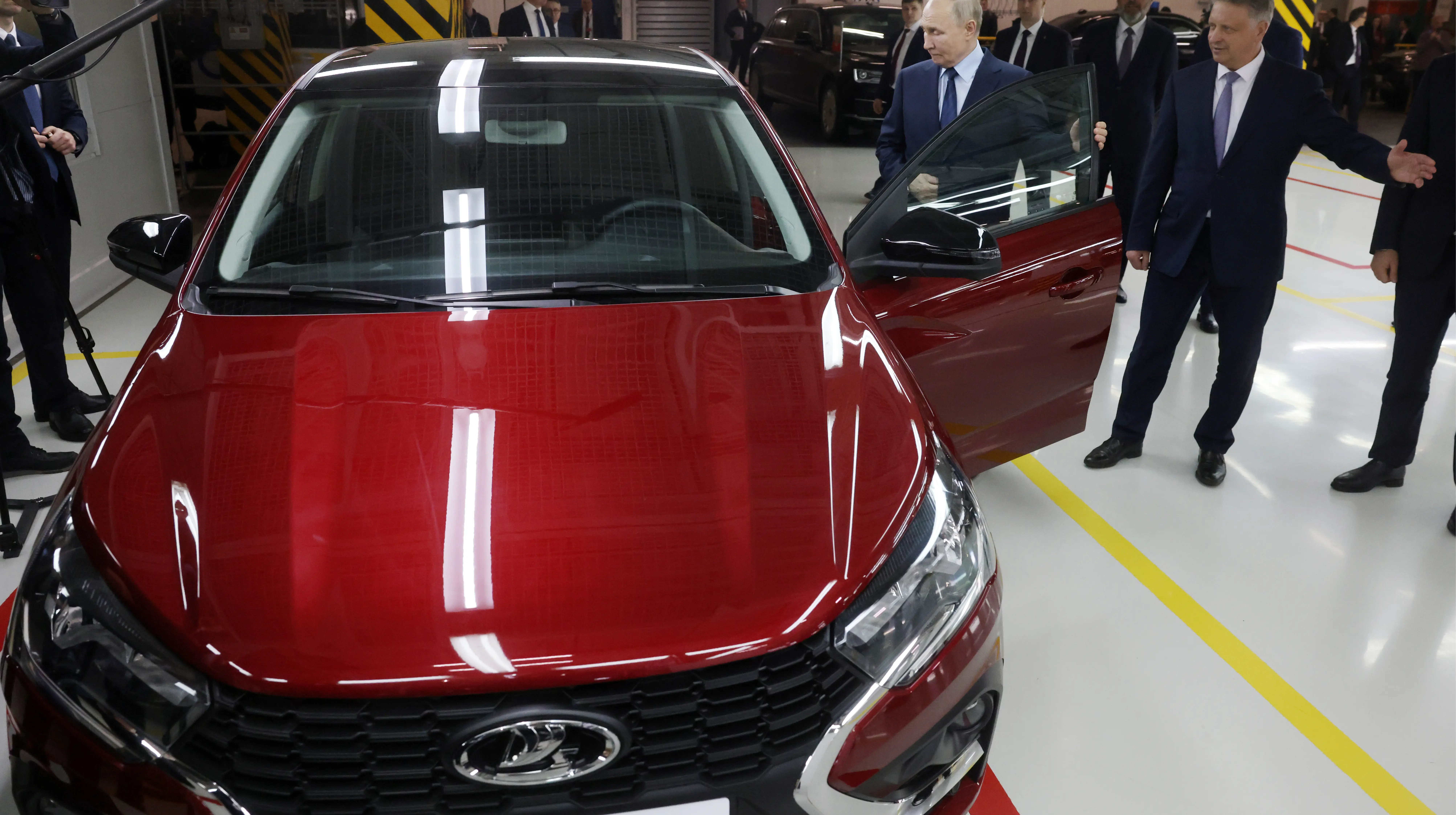  Lada очолила падіння продажів авто в Росії 