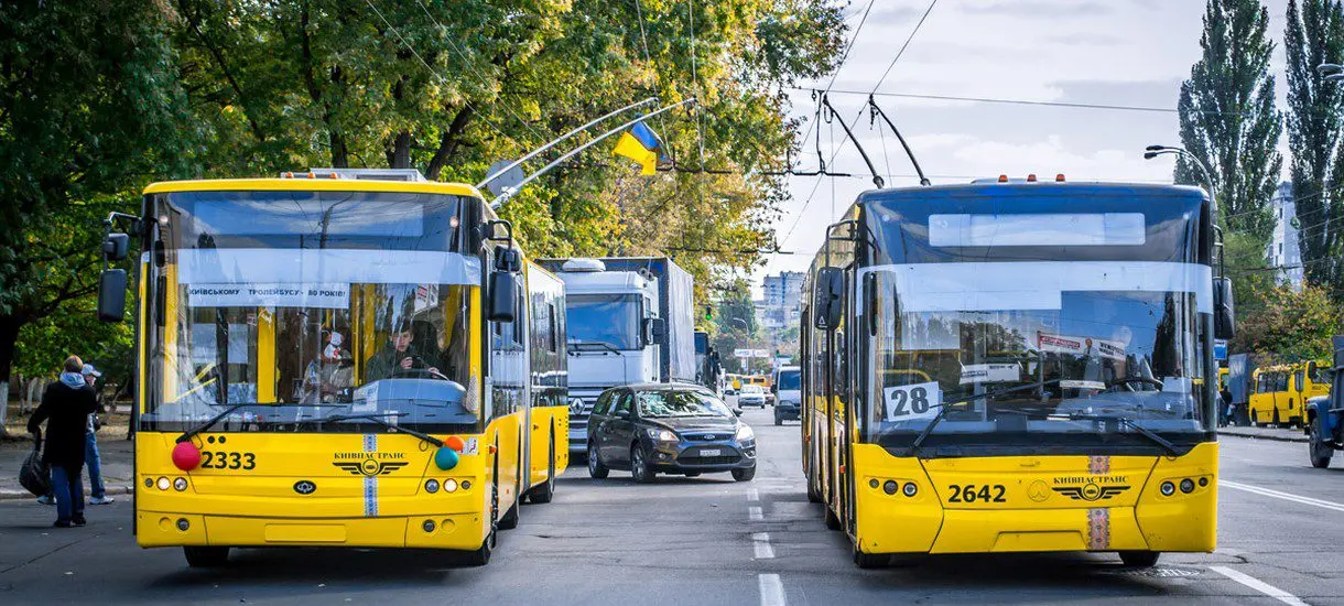 У Києві через наслідки атаки рф тимчасово змінено рух низки маршрутів громадського транспорту (схеми)