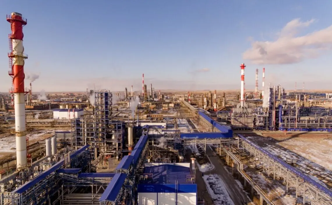 Нафтопереробний завод в Оренбурзькій області росії атакували далекобійні дрони СБУ