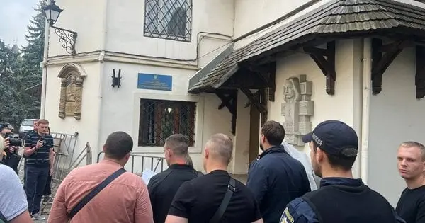 У центрі Львова почали примусове виселення держпідприємства