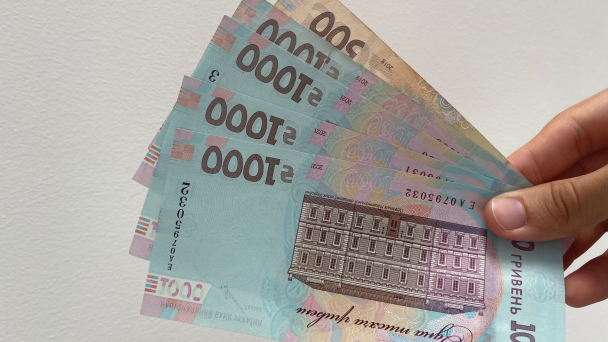 Середня зарплата в Україні зросла: хто заробляє найбільше