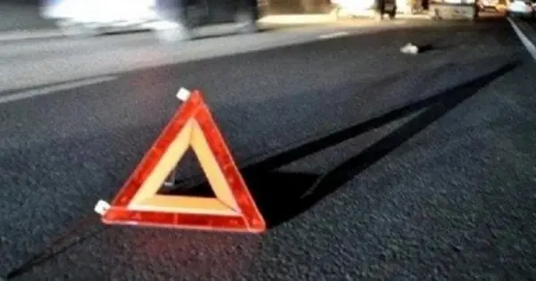 На Львівщині водій кросовера в’їхав у дерево, його пасажирка загинула