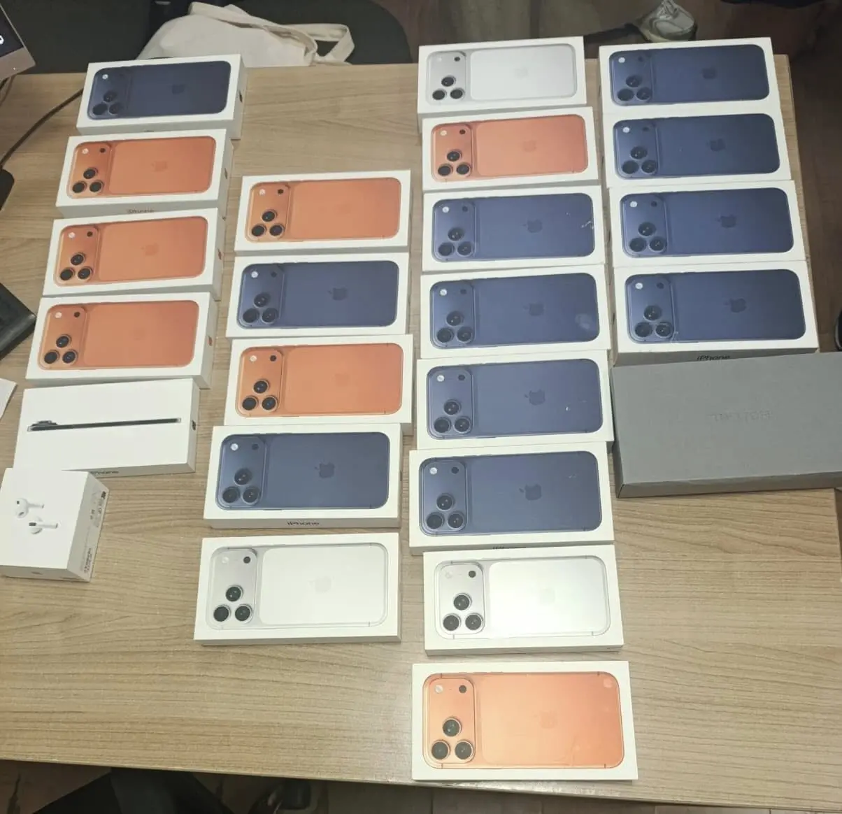 Одеські митники вилучили партію iPhone 17 на два мільйони гривень (фото)