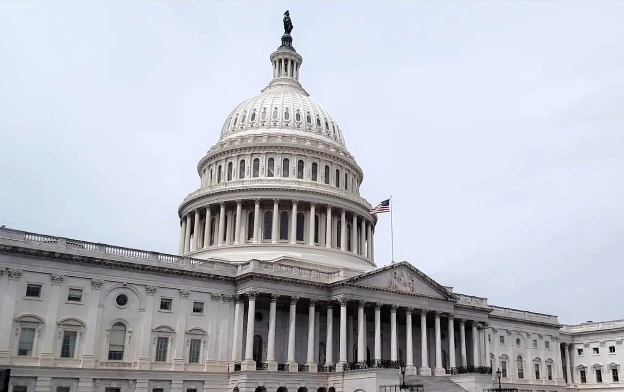 Сенат США розгляне два конкуруючі проєкти для фінансування роботи уряду до листопада