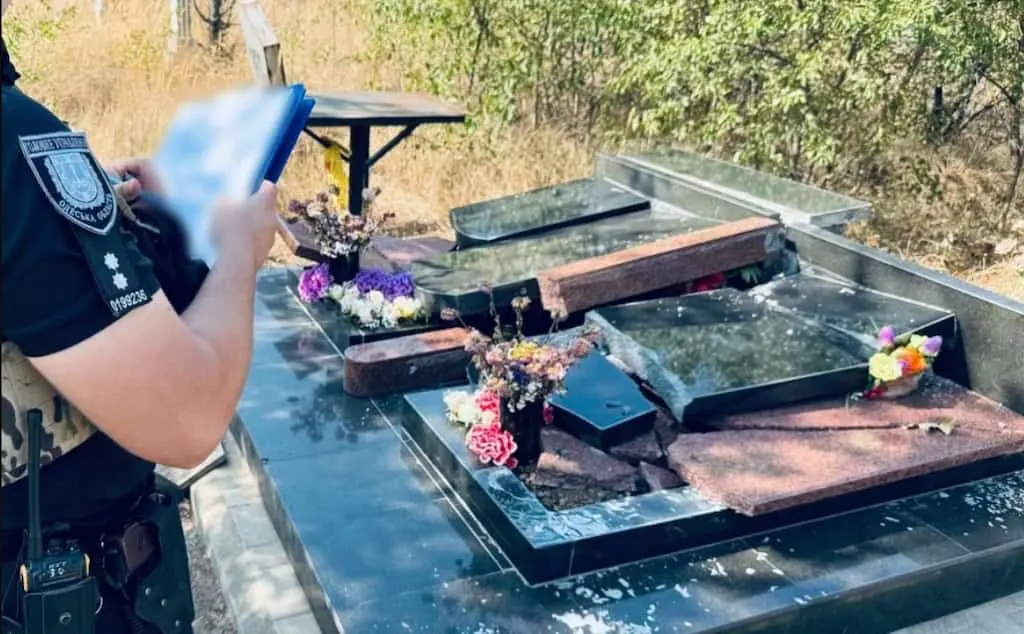 Черговий погром на кладовищі в Одесі – зруйновано майже 30 пам’ятників