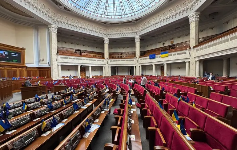 Ні Умєров, ні Галущенко до Ради не з'явилися. А Чернишова депутати викликати не змогли