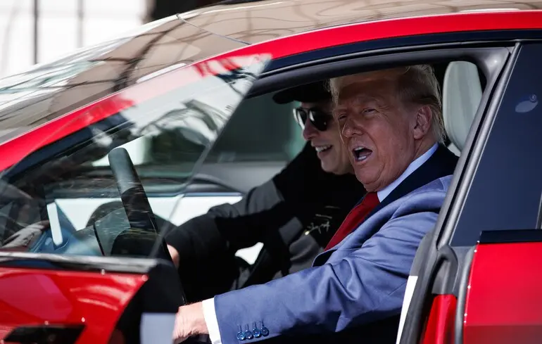 Падіння акцій Tesla через суперечку Маска з Трампом позбавило компанію $152 мільярдів 