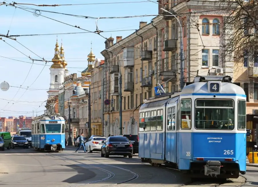«Заборонити циганам співати в транспорті», «котоферма» й запахи: з чим вінничани звертались до мера