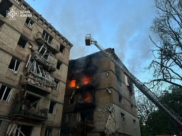 Ворожа масована атака на Київ призвела до масштабних руйнувань: в КМВА розповіли деталі