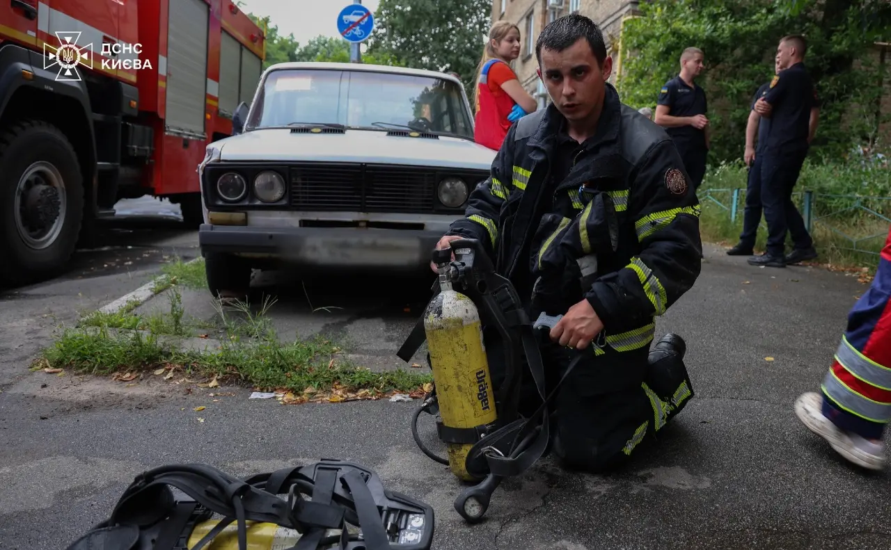 У Шевченківському районі загасили пожежу в багатоповерхівці