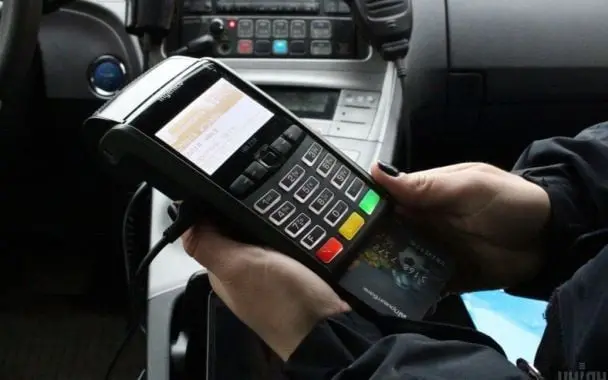 У поліції розповіли, чи дійсно штрафують за вживання БАДів і мелатоніну за кермом
