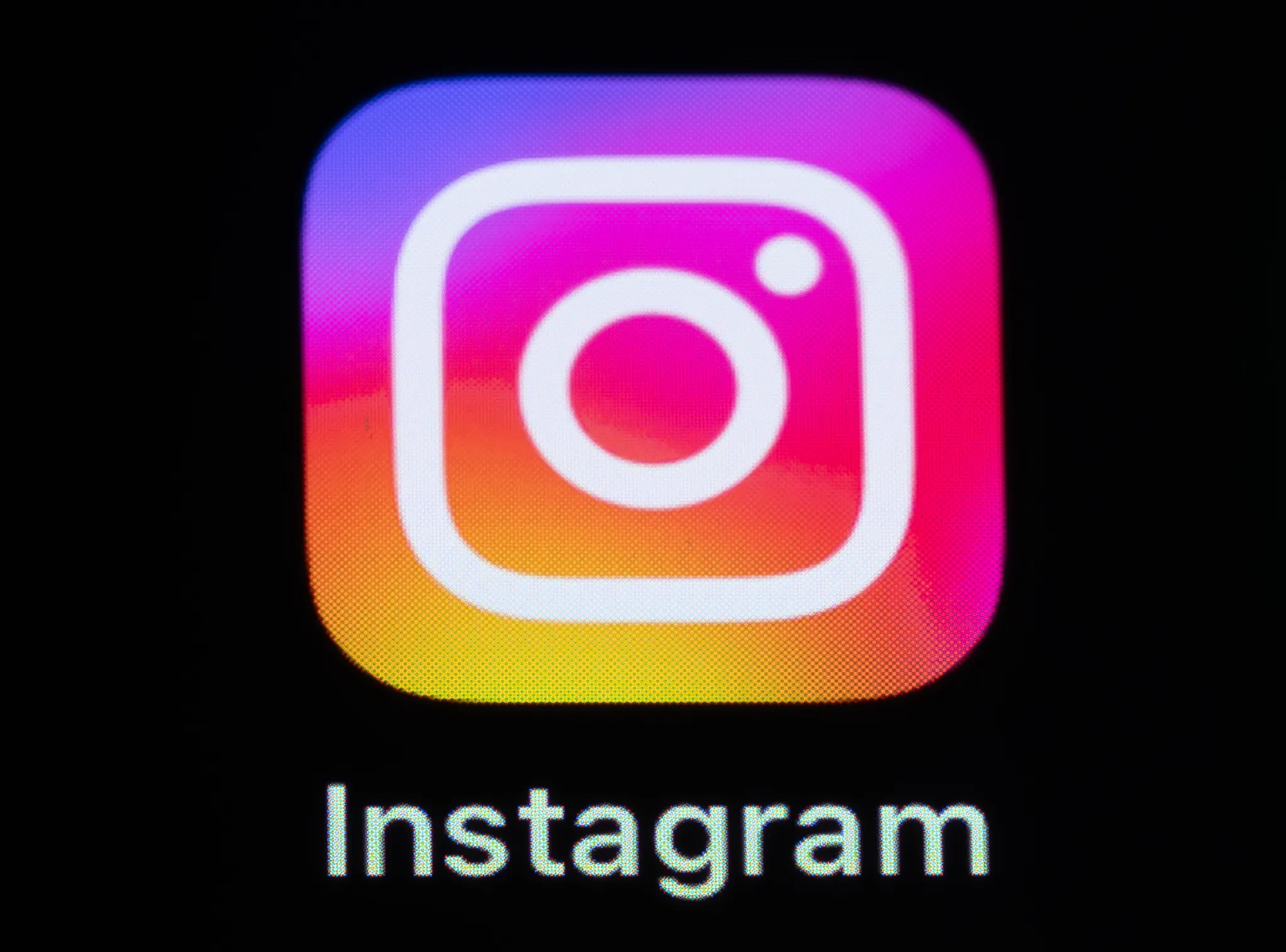 Instagram тестує нову функцію репостів публікацій