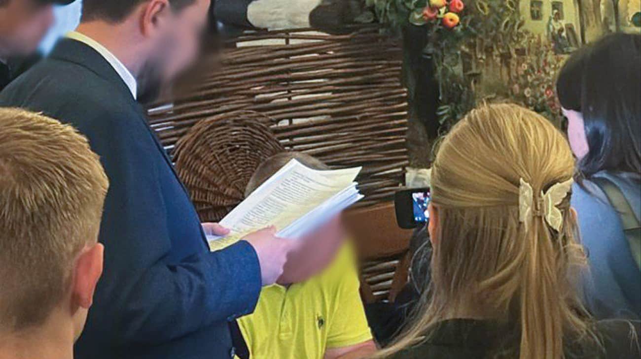 Депутат створив схему виїзду чоловіків за кордон – САП