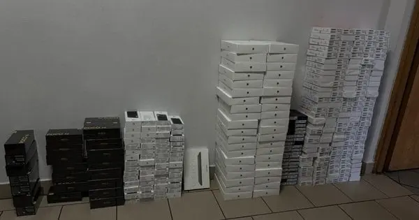 На Львівщині митники конфіскували мікроавтобус з контрабандою техніки на 5 млн грн