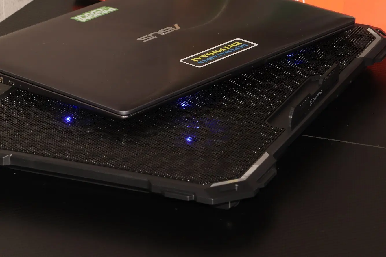 GamePro CP485 ефективно охолоджує ноутбук