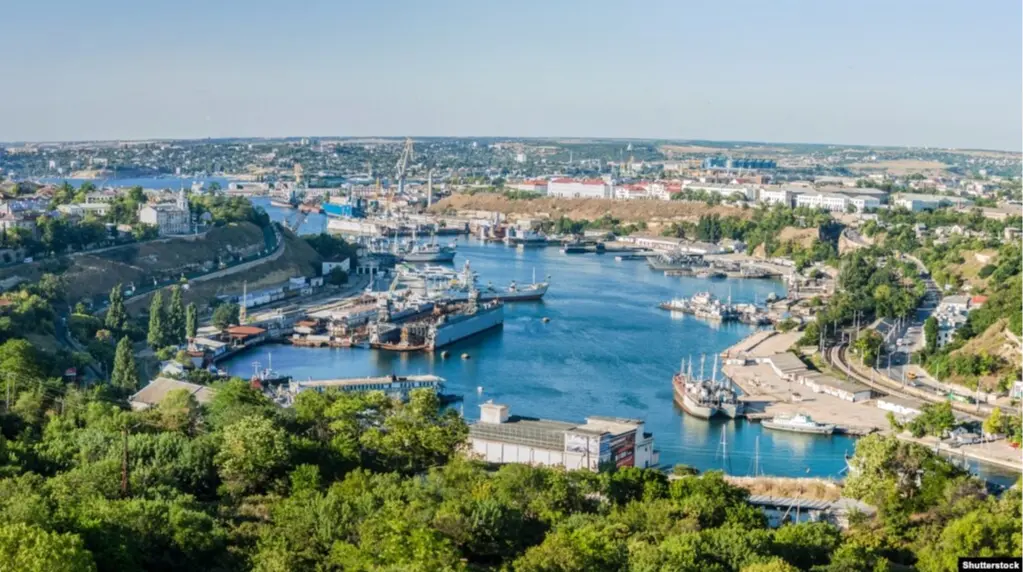 Китайські контейнеровози курсують до Севастополя: що відбувається?