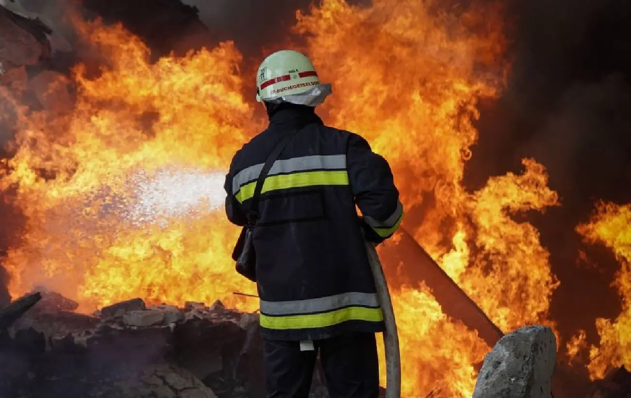 Підліток, немовля і рятувальник: у Харкові вже 22 постраждалих через удар РФ