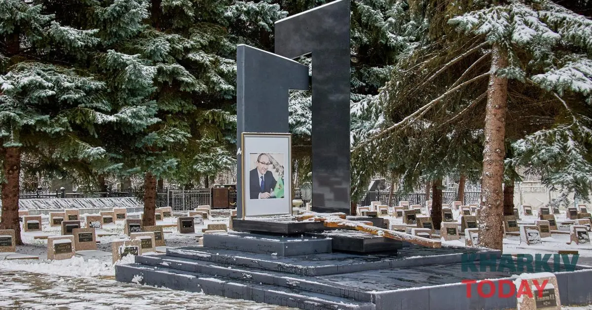 Терехов поклав квіти на могилу Кернеса