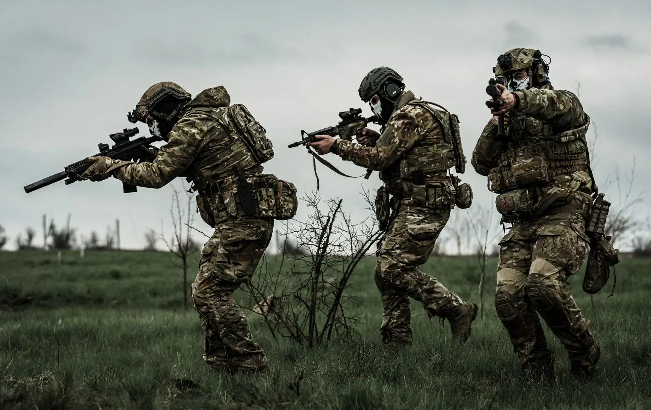 Штурм, полонені й зачистка: ГУР опублікувало кадри операції підрозділу “Шаманбат”