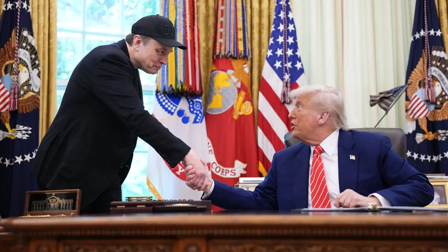 ЗМІ: Білий дім намагається помирити Трампа з Маском після публічної сварки