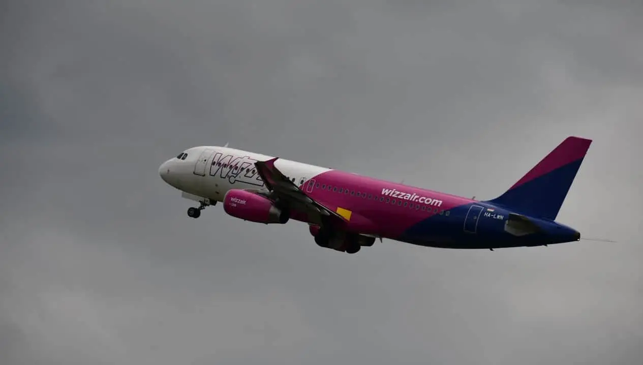 Рейс Wizz Air до Стокгольма здійснив екстрену посадку через влучання блискавки
