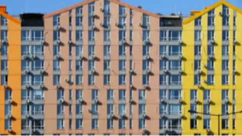 У Мінсоцполітики визнали, що субсидії на оренду житла для ВПО спіткнулись об "сірий" ринок