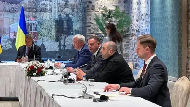 Українська делегація прибула в Стамбул