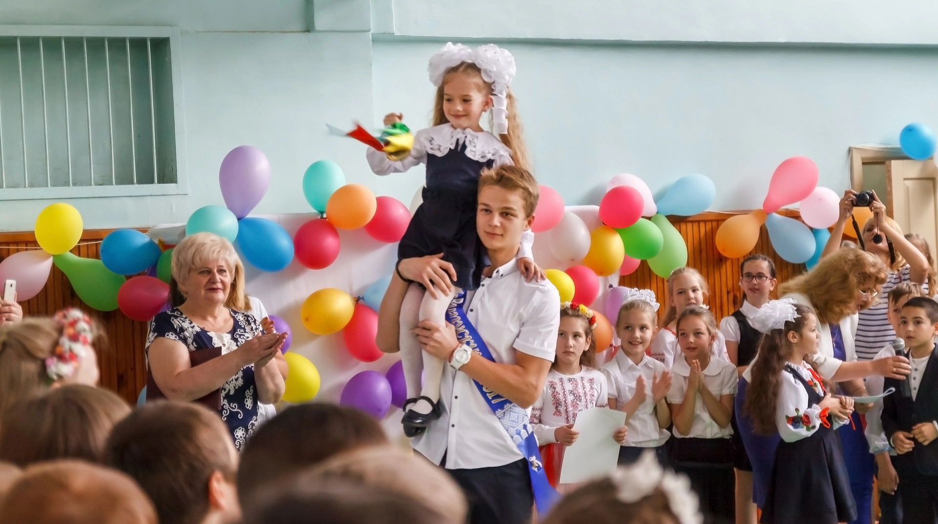 Останній дзвоник 2025: міністр назвав умову проведення урочистих лінійок офлайн