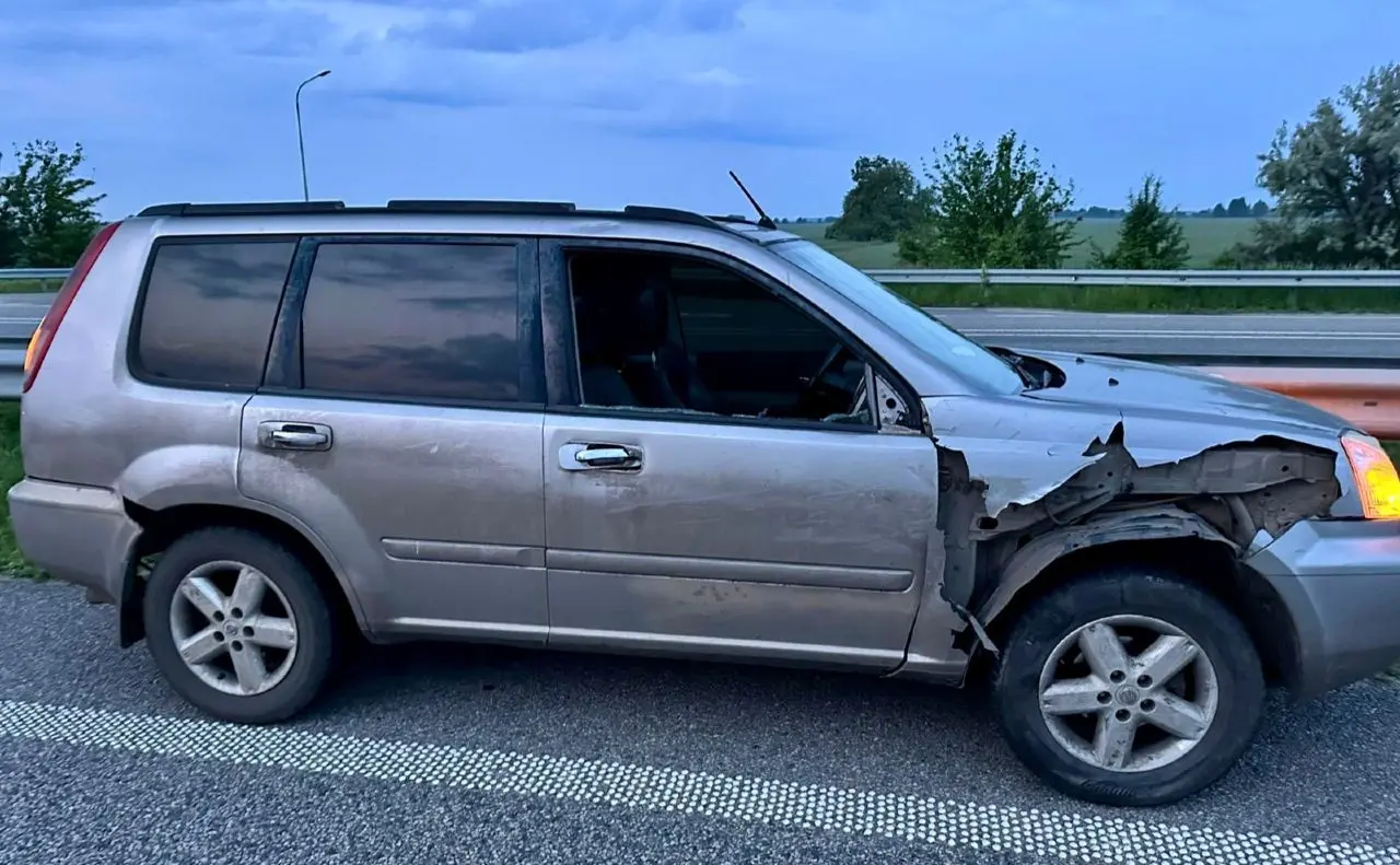 На Київщині скутеристки протаранили легковик на трасі: жінок госпіталізували