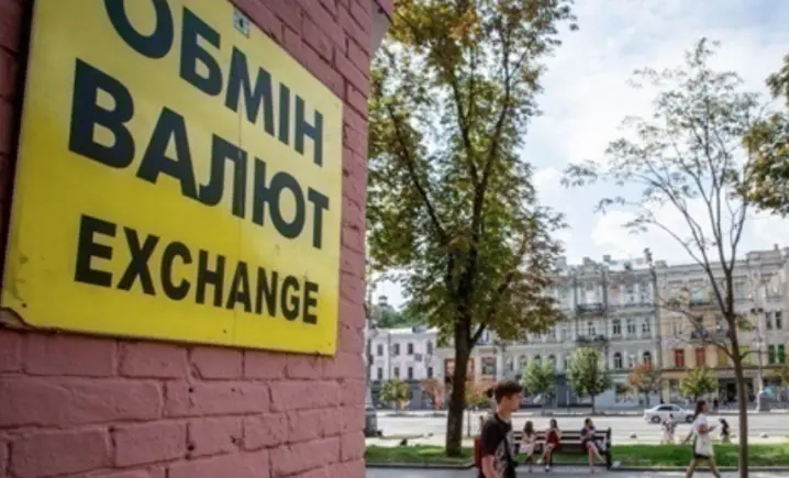 Долар дешевшає: обмінники оновили курс валют