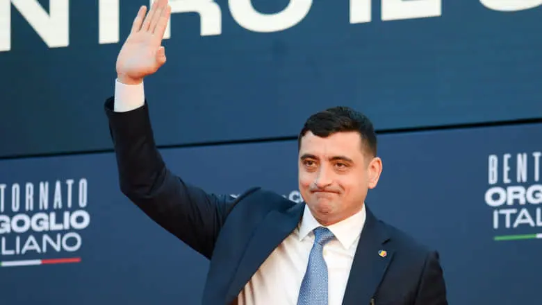 Скандальний Сіміон каже, що його перемогу на виборах в Румунії вкрали Єврокомісія і Франція