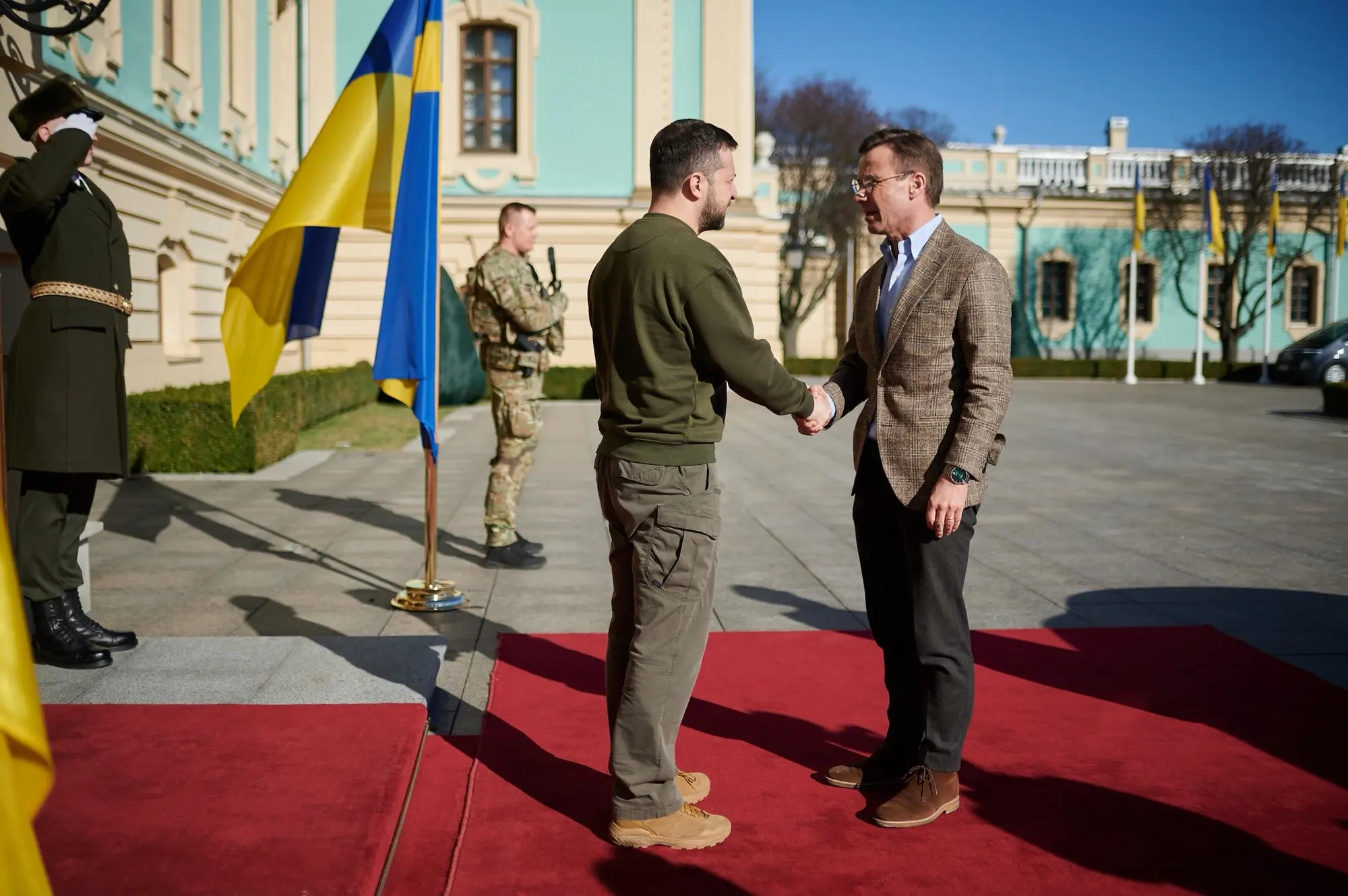 Швеция продолжит быстрое и существенное снабжение Украины оружием