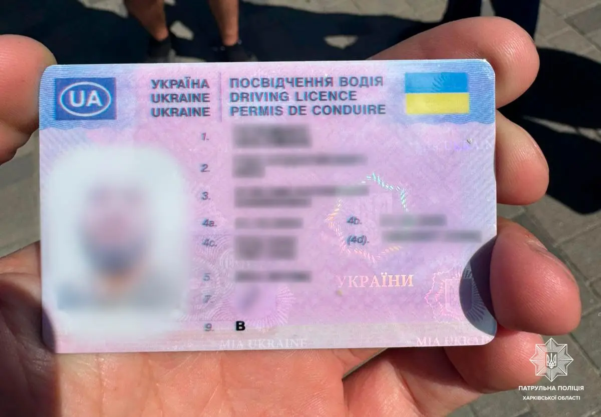 Купив за 11 тисяч грн: водій із фальшивими правами попався копам у Харкові