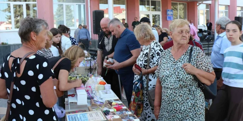 Благодійний ярмарок у Барі вшанував Захисників України