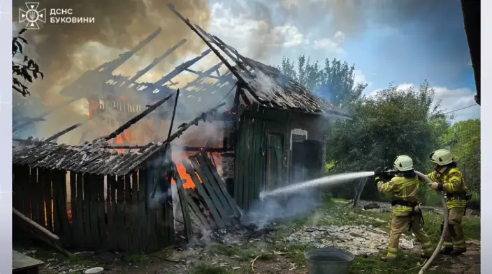 Вогонь знищив будівлю: у Чернівецькій області трапилось дві пожежі