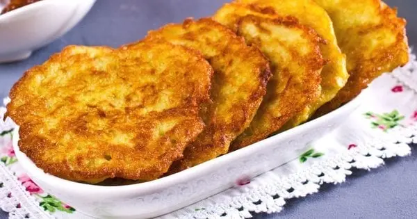 Соковиті курячі оладки з сиром – простий рецепт