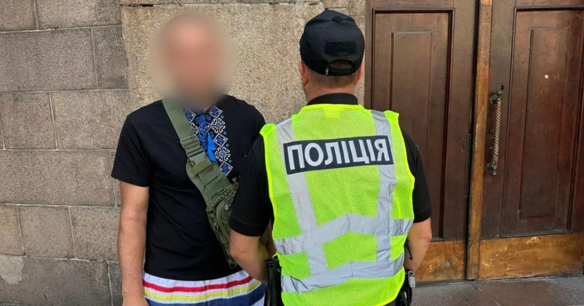 У Харкові на вокзалі чоловік погрожував пістолетом
